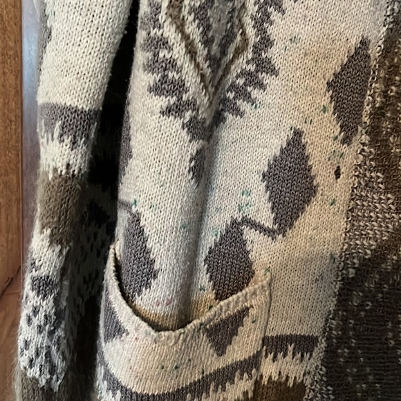 EUC Lovestitch Medium sweater cardigan Neutral colors - Picture 6 of 10